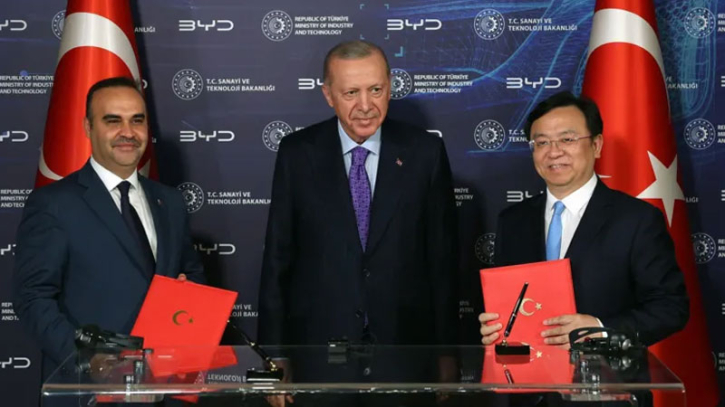 Tesla rival BYD signs $1bn Turkey plant deal