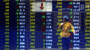 Asian stocks mixed after US-China chip move, Euro hit by France woes