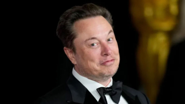 Elon Musk says Tesla investors voting yes for pay deal
