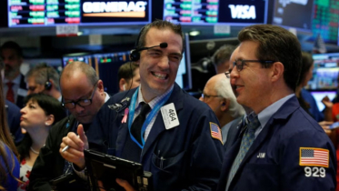 US stocks hit fresh records as European bourses retreat