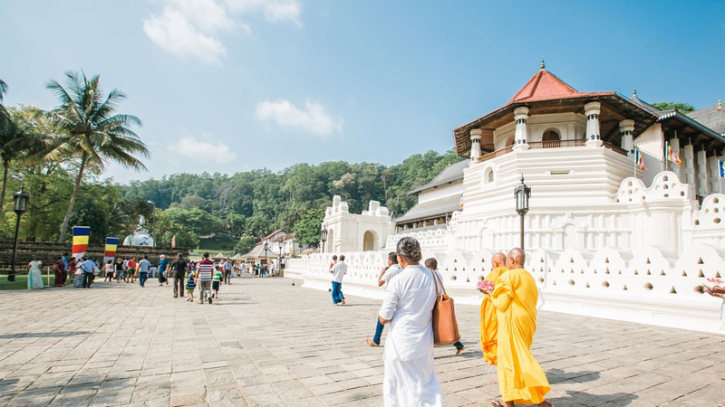 Crisis-hit Lankan economy rebounds as tourists return