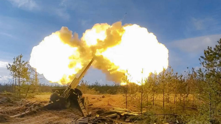 Russian forces hit 92 Ukrainian artillery units at firing positions