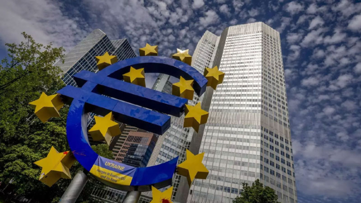 Eurozone business activity contracts to hit 8-month low