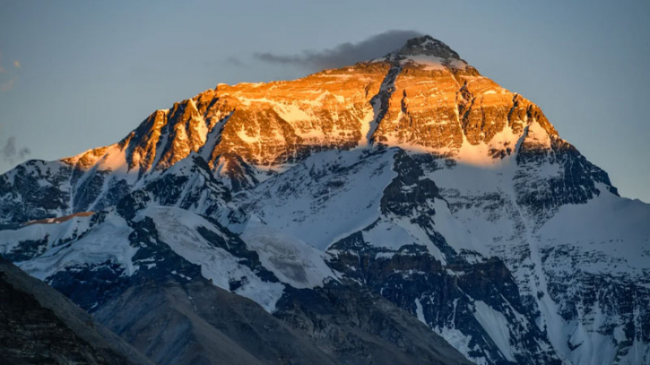 China reopens Mount Everest access to foreigners