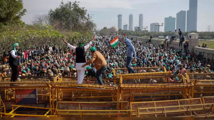 Delhi turns into fortress as farmers plan huge march