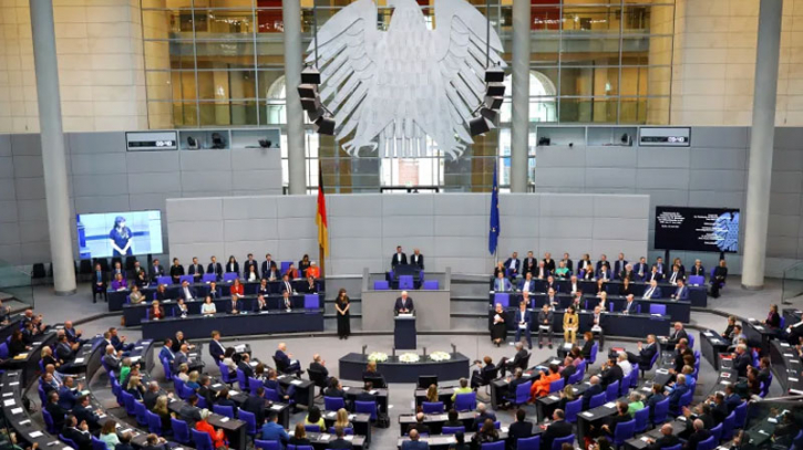 German parliament approves law to attract skilled foreign workers