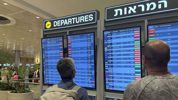 People struggle to leave Israel as flights book up