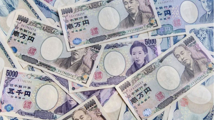 Japanese yen hits 16-year low against euro