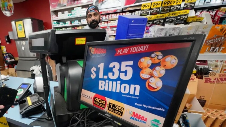 Lottery ticket holder of $2 wins $1.35bn in Jackpot