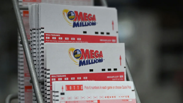 Winner of New Jersey's $1.13bn jackpot finally claims prize