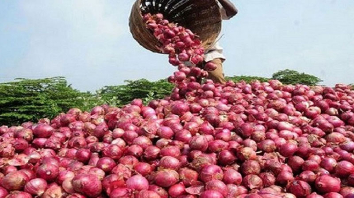 India lifts ban on onion export