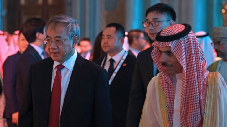 Saudi announces investment deals at Arab-China summit