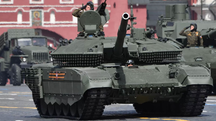 Russian forces receive hundreds of new tanks including T-90M