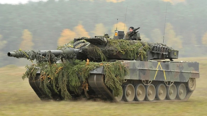 Canada sends first Leopard 2 battle tank to Ukraine