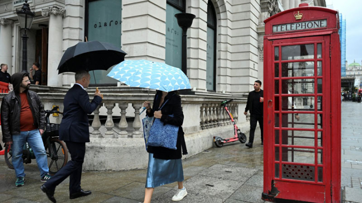 British economy stagnates in July in growth challenge for new govt